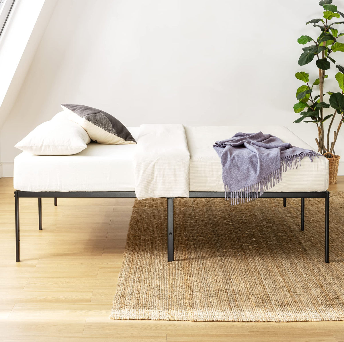 18 Inch Black Metal Platform Bed Frame G774