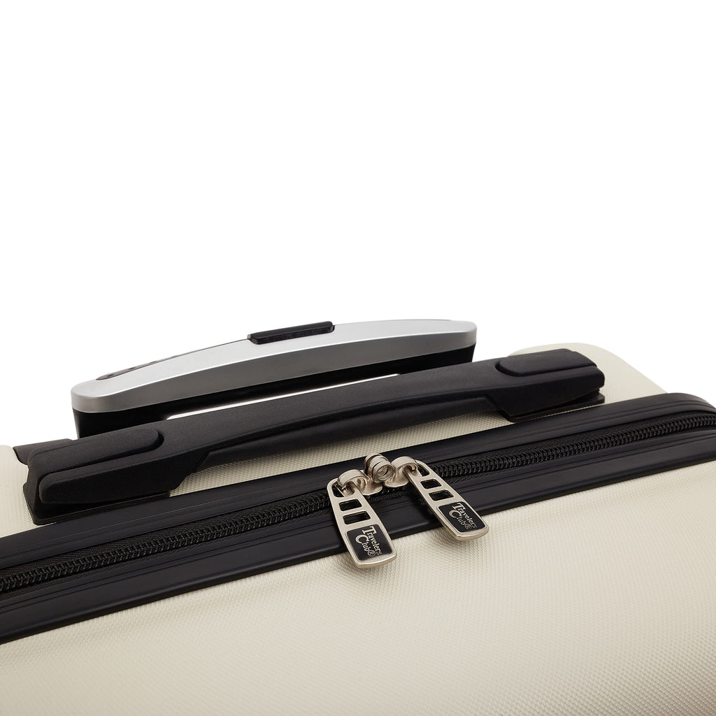 22" Spinner Carry-On Luggage Y80044